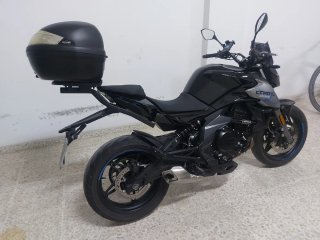 CFMOTO 650NK Negra y Plateada