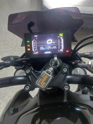 CFMOTO 650NK Negra y Plateada