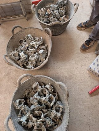 Bridas fijas y giratorias para andamios