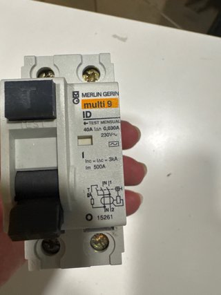 Interruptor magnetotérmico Merlin Gerin ID