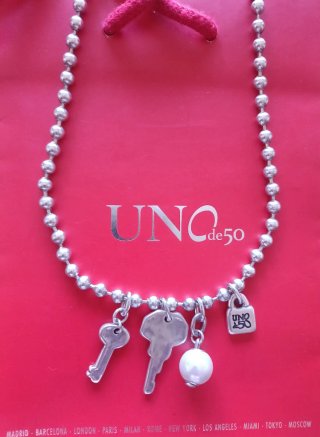 Collar Uno de 50 con llaves y perla