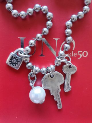 Collar Uno de 50 con llaves y perla