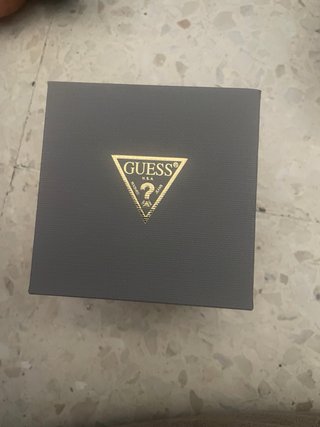 Reloj Guess Dorado y Negro