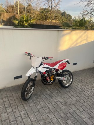 Beta RRT Supermotard Roja y Blanca