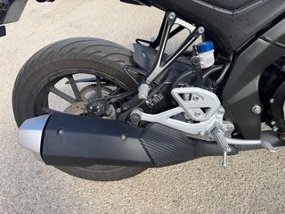 Yamaha MT-125 Negra Extras