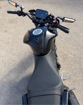 Yamaha MT-125 Negra Extras