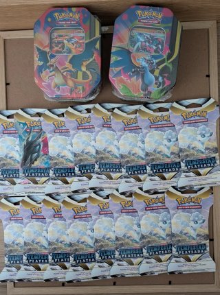 Latas Pokémon y 16 sobres Tempestad Plateada