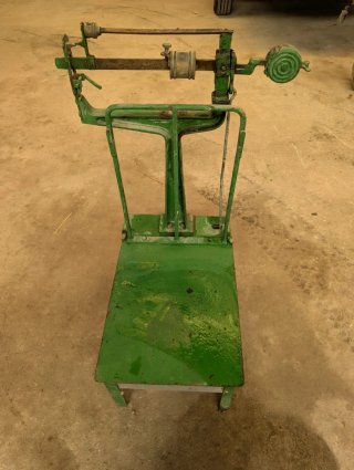Báscula antigua verde