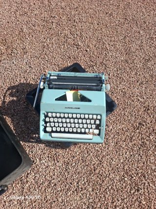 Máquina de escribir Olympia-Carina