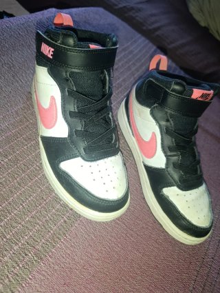 Tenis Bota Nike Talla 31 Negro y Rosa