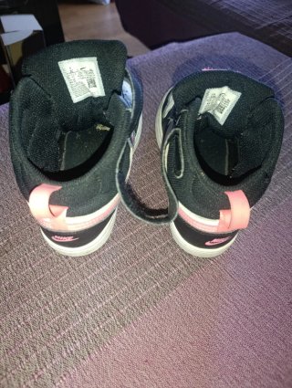 Tenis Bota Nike Talla 31 Negro y Rosa
