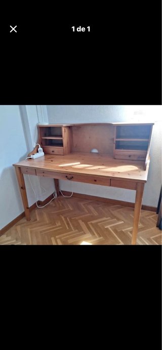 Mesa de madera con tapa de cristal,armario