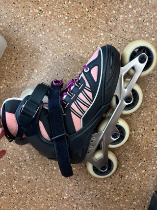 Patines en línea rosas y negros