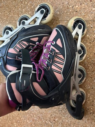 Patines en línea rosas y negros