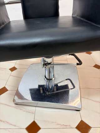 Silla de peluquería negras em muy bueno estado