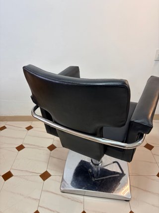 Silla de peluquería negras em muy bueno estado