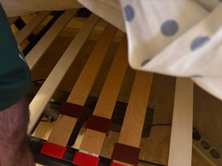Cama articulada beige y azul con mando