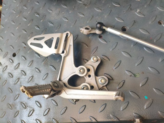 Estriberas Suzuki GSXR L4 600/750