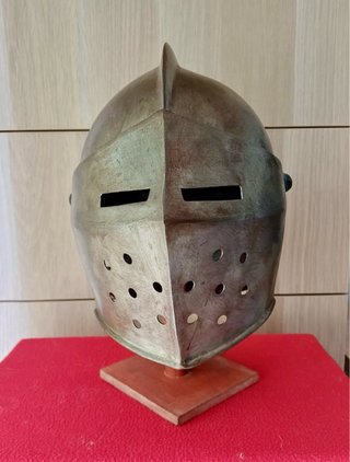 Casco estilo medieval