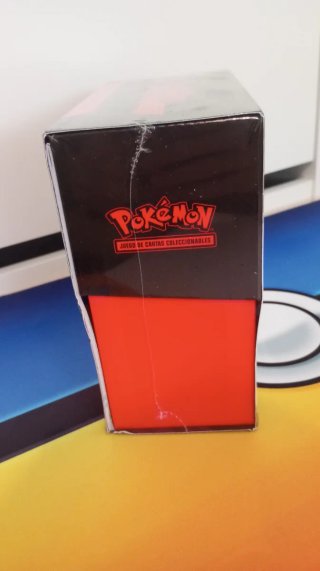 Caja ETB Rivales Predestinados cartas Pokemon