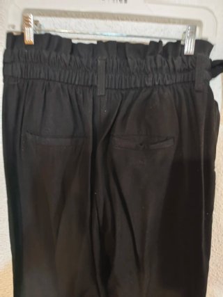 Pantalones negros con cinturón