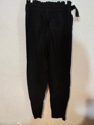 Pantalones negros con cinturón