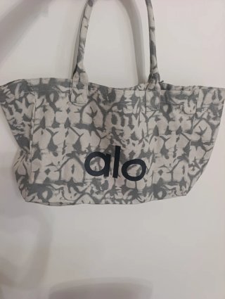 Borsa Alo Yoga nuova con cartellino