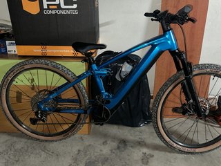 Bicicleta Eléctrica Cube 2025