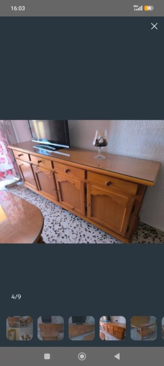 Aparador de madera con tapa de cristal