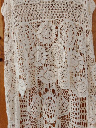 Chaleco crochet blanco con cola