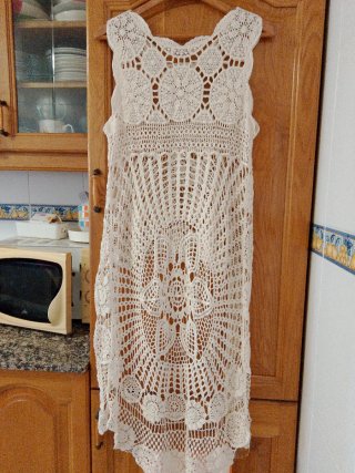 Chaleco crochet blanco con cola