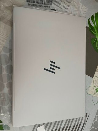 HP EliteBook 8 G1i Portátil 16 Plata