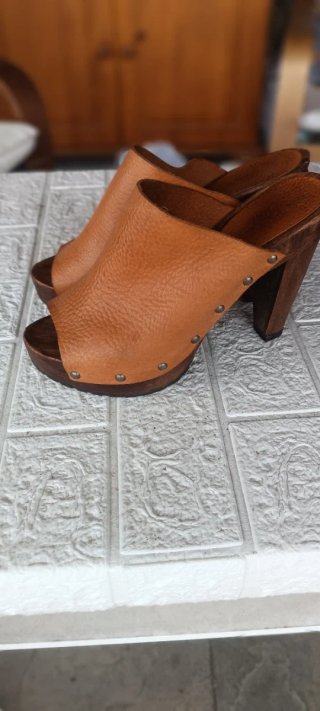 Zuecos Mango Madera Tacón Talla 39