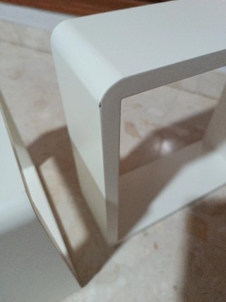 Estanterías cuadradas de madera blancas