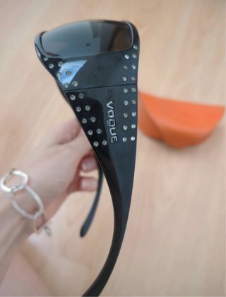 Gafas de sol Vogue vintage negras con brillos