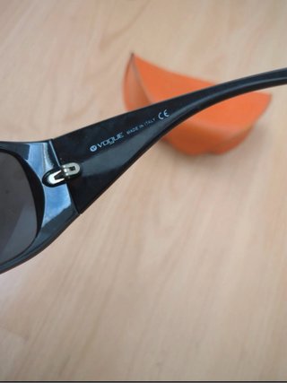 Gafas de sol Vogue vintage negras con brillos