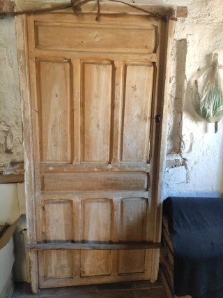 Puerta de madera antigua