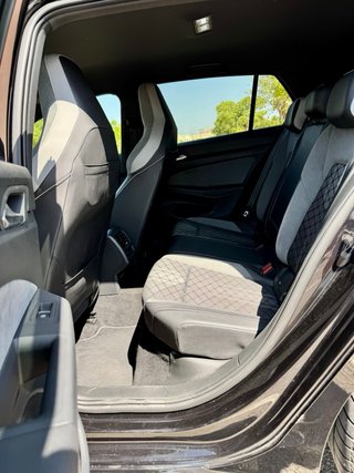 Volkswagen Golf 8 R-Line 2.0 TDI 150 CV DSG