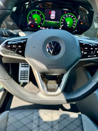 Volkswagen Golf 8 R-Line 2.0 TDI 150 CV DSG