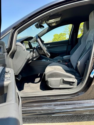 Volkswagen Golf 8 R-Line 2.0 TDI 150 CV DSG