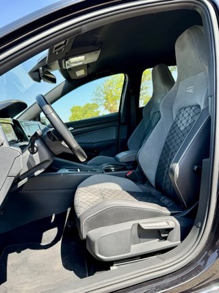 Volkswagen Golf 8 R-Line 2.0 TDI 150 CV DSG