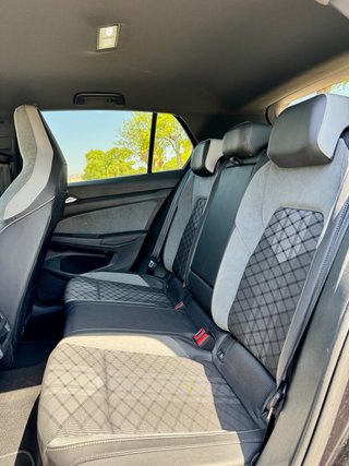 Volkswagen Golf 8 R-Line 2.0 TDI 150 CV DSG