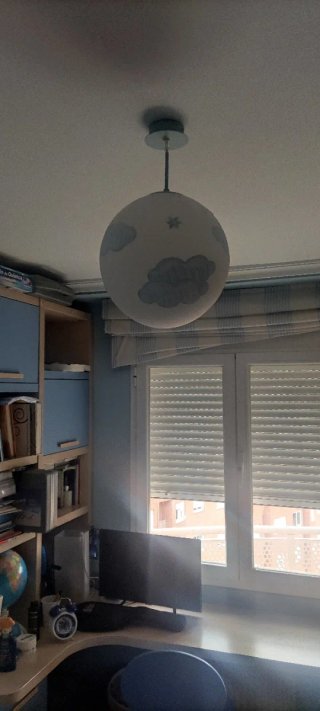 Lámpara infantil blanca con nubes