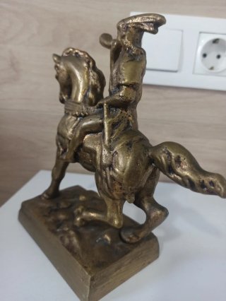 Figura escultura ecuestre de bronce cartero a caba
