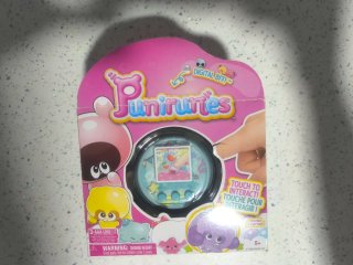 Juguete interactivo tipo Tamagotchi