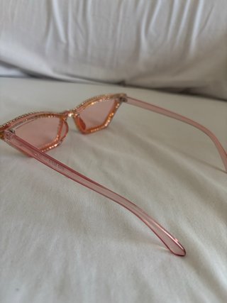 Gafas de sol rosas y plateadas
