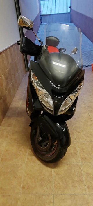 Suzuki Burgman 400 Maxi Scooter