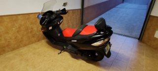 Suzuki Burgman 400 Maxi Scooter