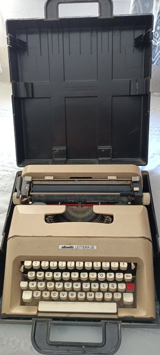 Máquina de escribir Olivetti Lettera 35