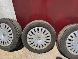 Ruedas Volkswagen Golf con tapacubos